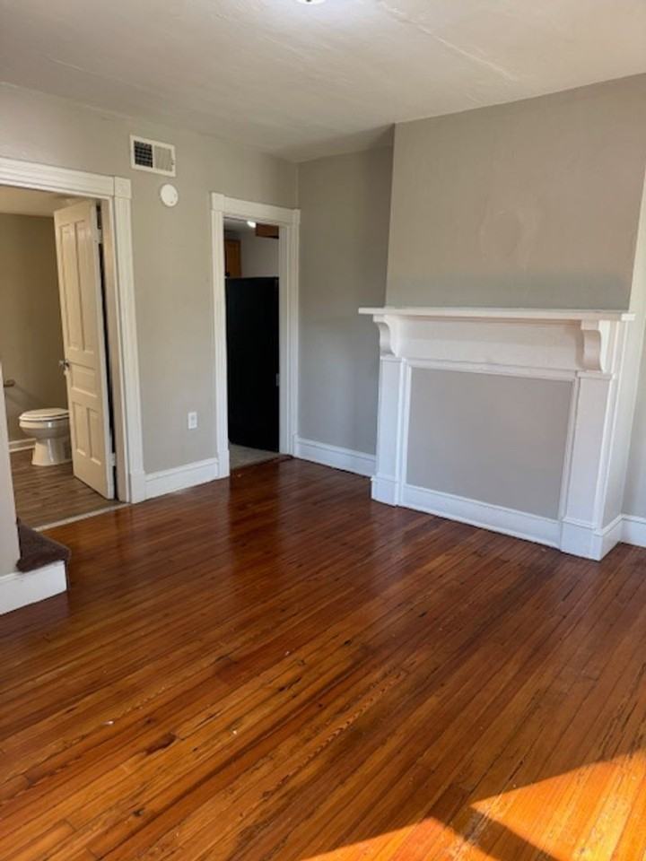 1036 Albemarle Ave - Photo 2 of 10