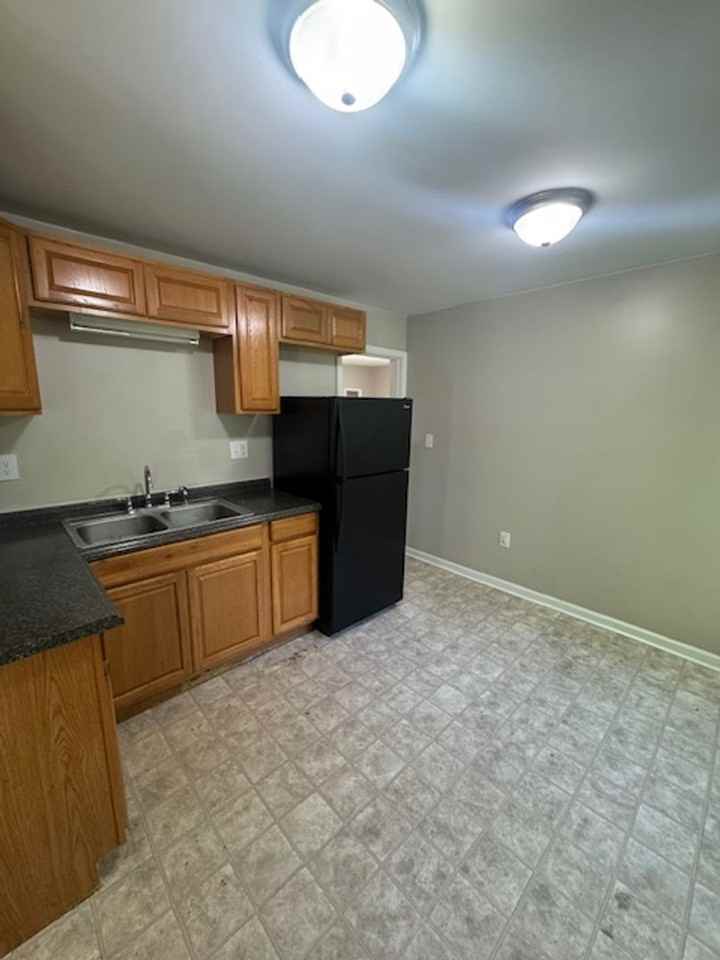 1036 Albemarle Ave - Photo 3 of 10