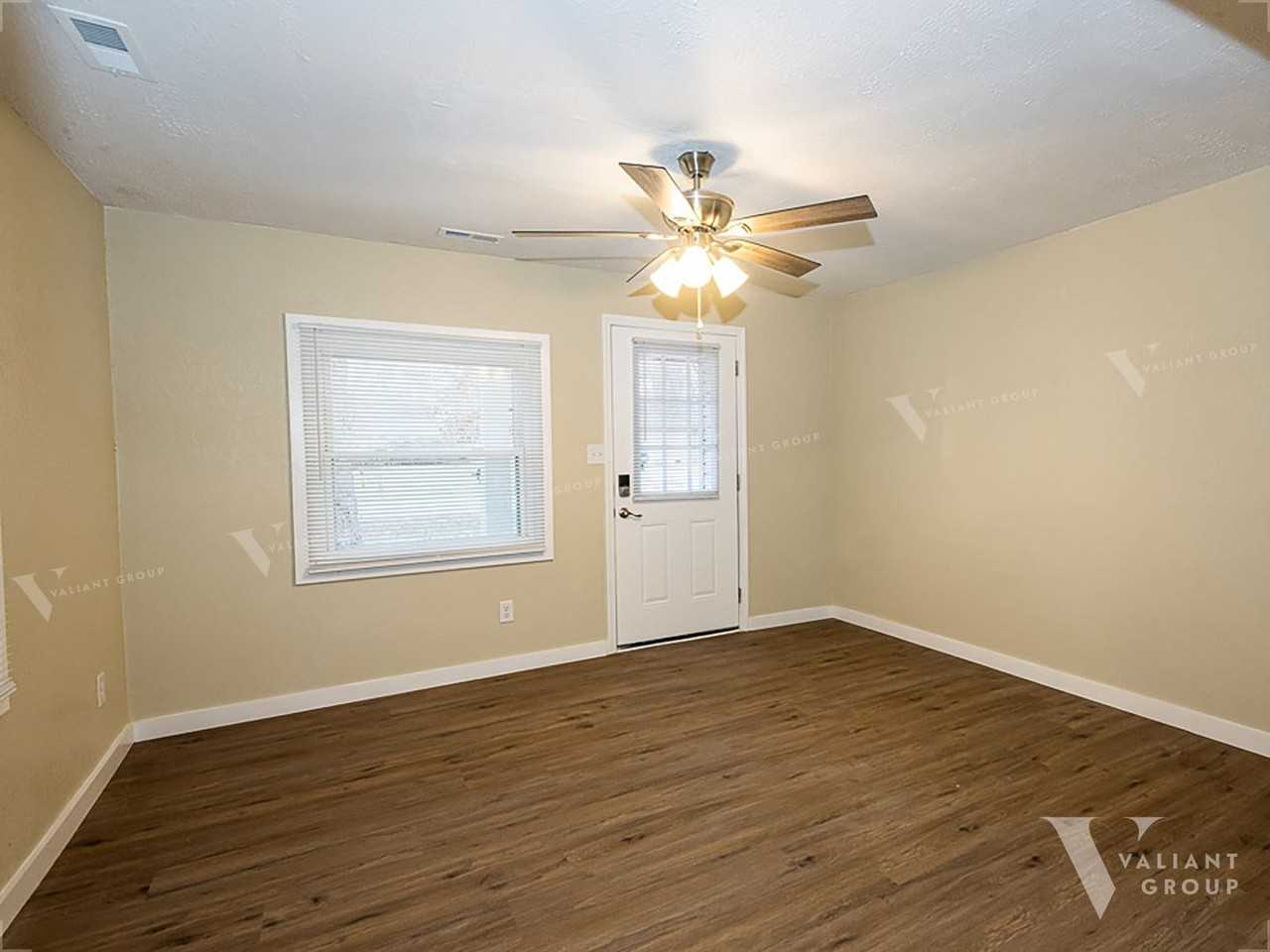 1675 N Patterson Ave - Photo 2 of 17