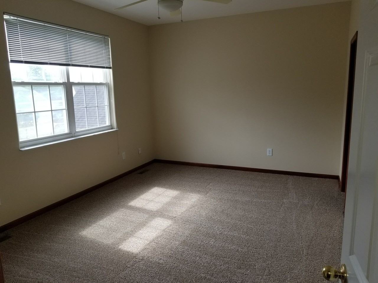 501 Radcliff Dr - Photo 4 of 19