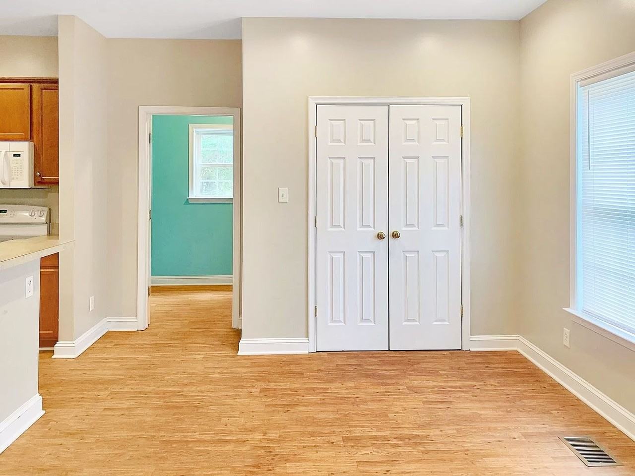 1305 Catherine St - Photo 2 of 7