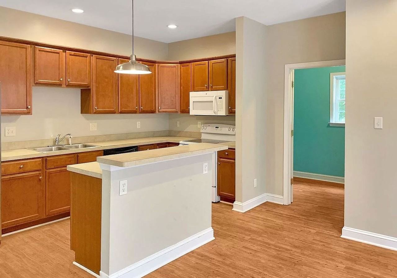 1305 Catherine St - Photo 6 of 7