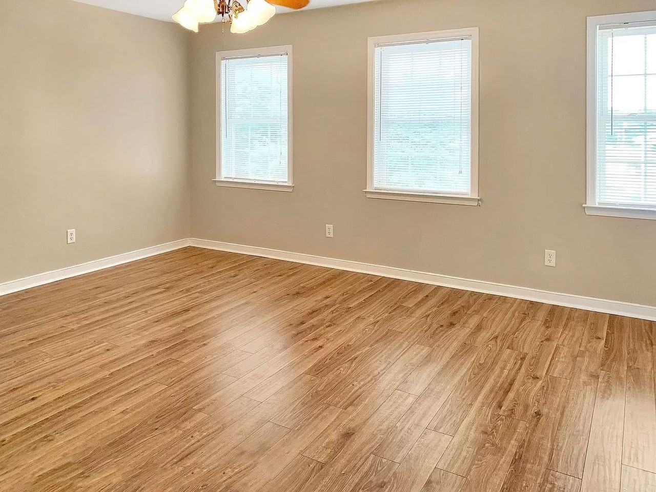 1305 Catherine St - Photo 7 of 7