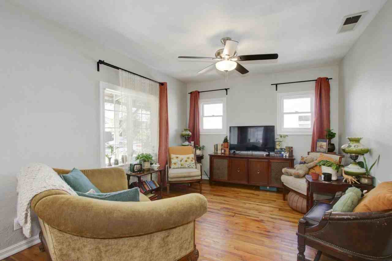 3101 43rd St - Photo 3 of 12