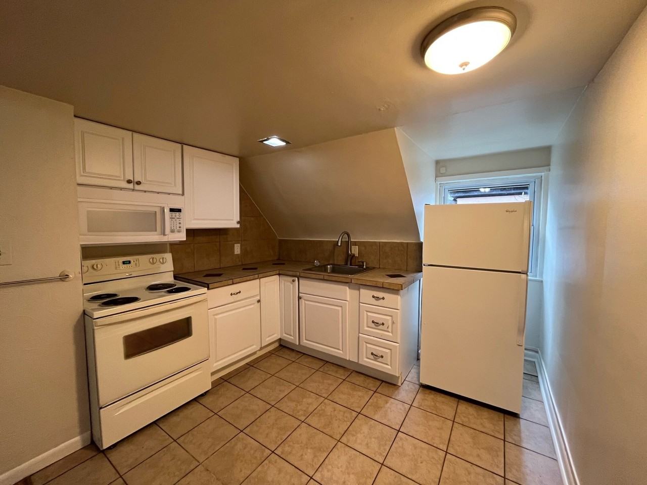 Stratford 217 - Photo 4 of 18