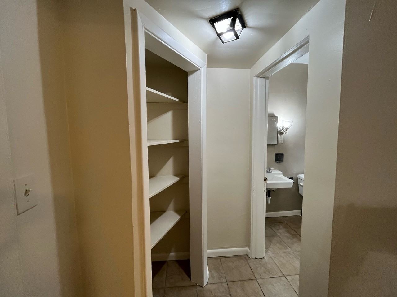 Stratford 217 - Photo 5 of 18