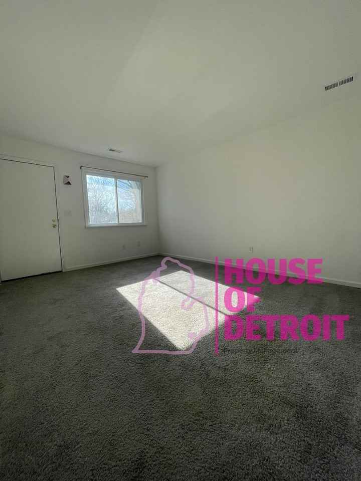 15757 Dacosta St - Photo 2 of 26