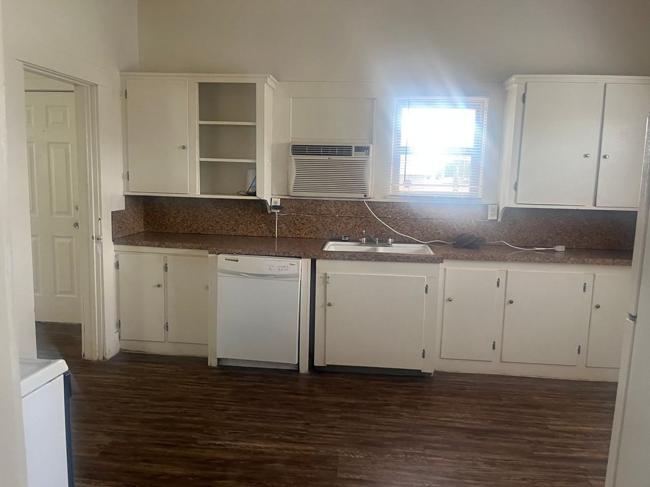 601/603 W. 1st St. - Photo 4 of 10