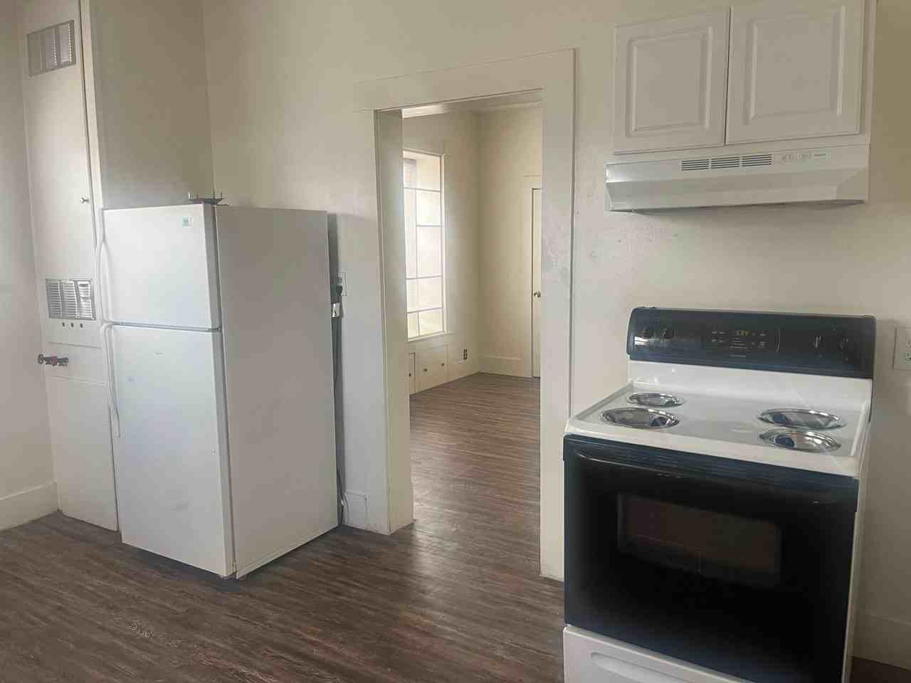 601/603 W. 1st St. - Photo 5 of 10