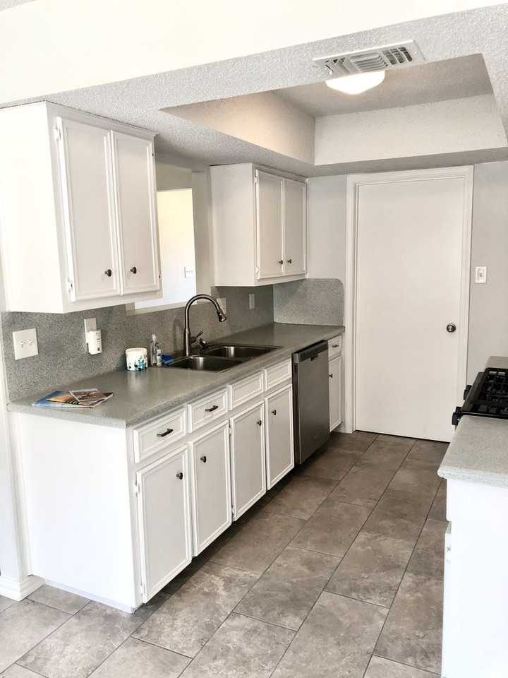 907 Greenlawn Blvd - Photo 2 of 41