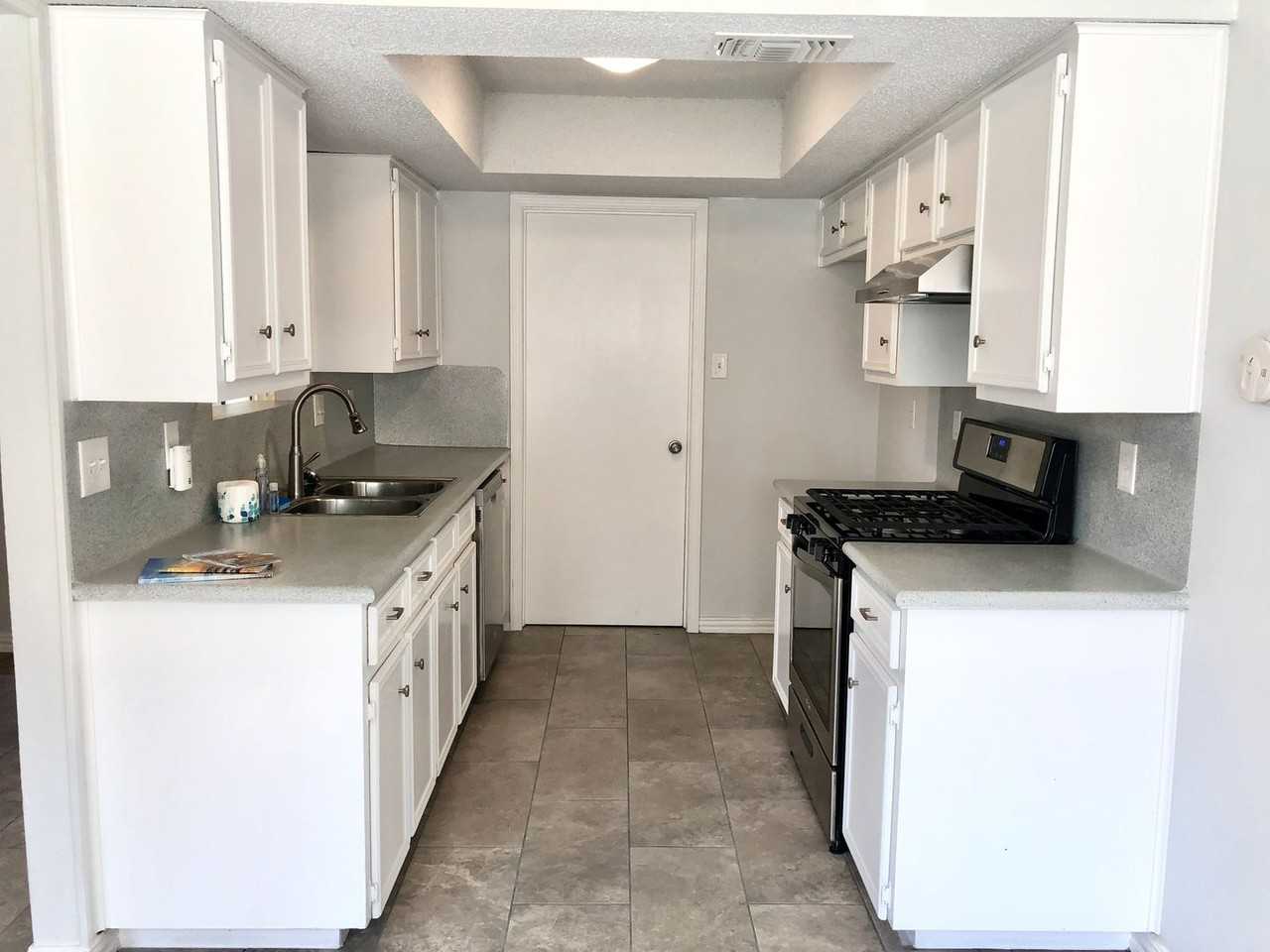 907 Greenlawn Blvd - Photo 3 of 41