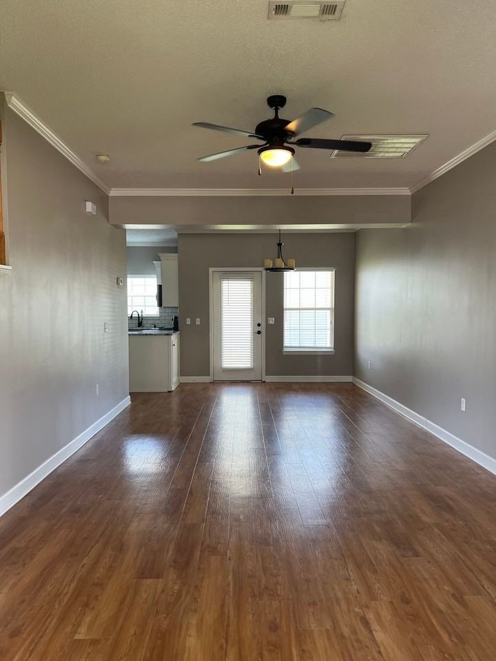 24 Courtyard Way - Photo 2 of 23