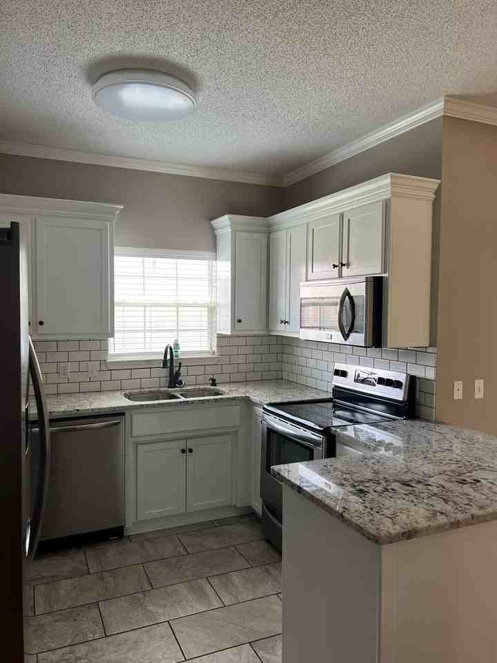 24 Courtyard Way - Photo 5 of 23