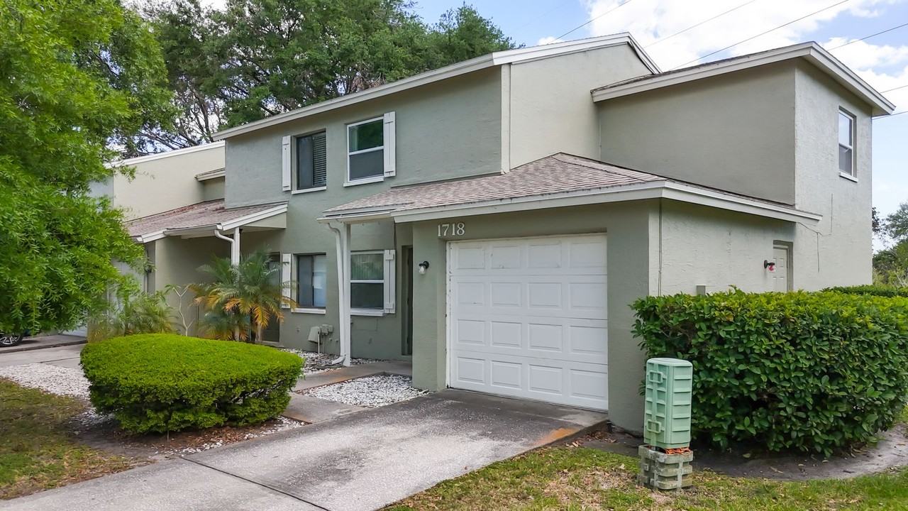 1718 Adams Cir S - Photo 2 of 36