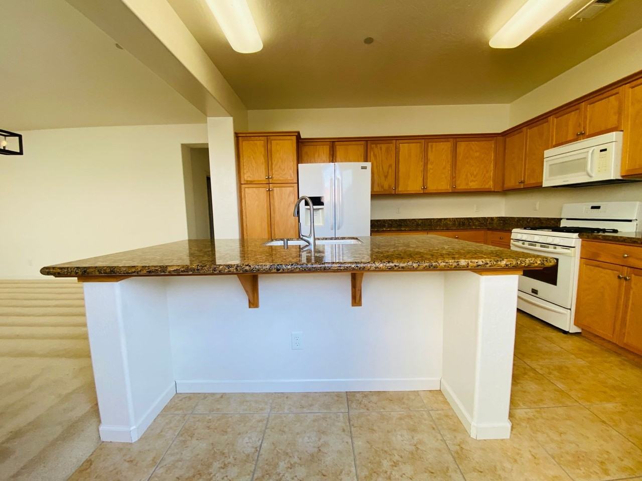 10539 N Recreation Ave - Photo 3 of 39