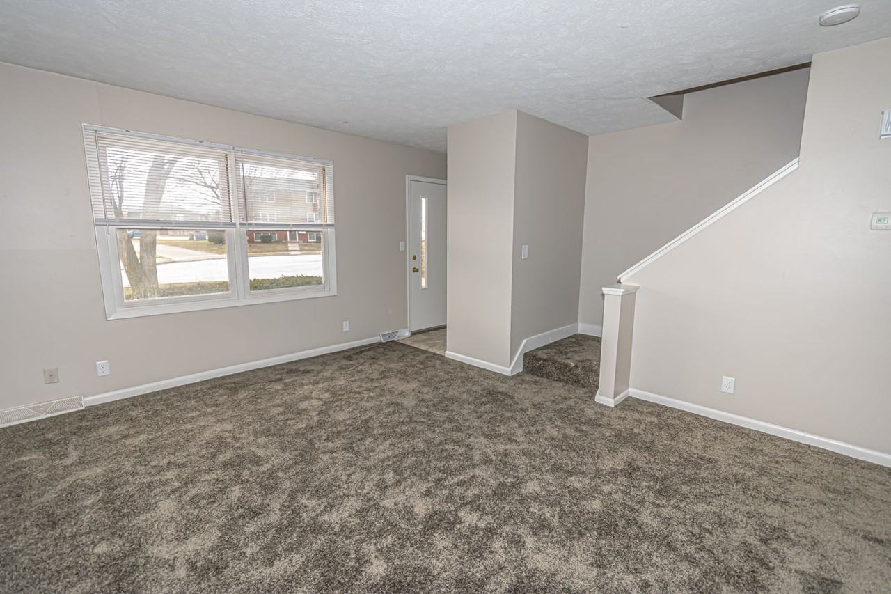 5 Larry Court - Photo 2 of 11