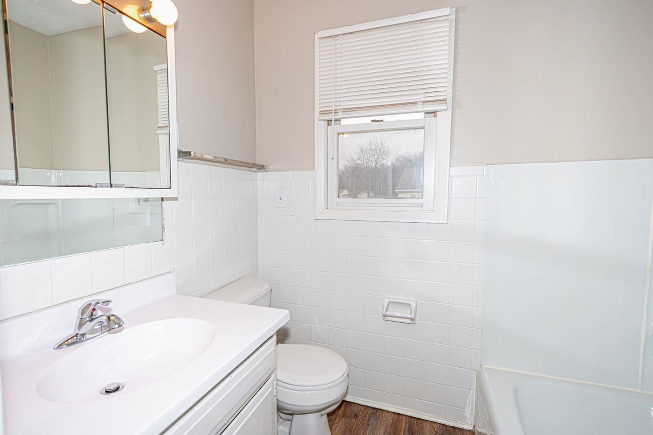 5 Larry Court - Photo 3 of 11