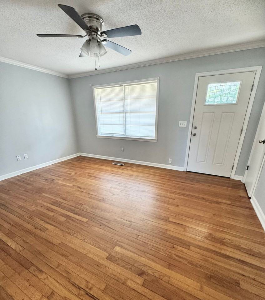 304 Azalea Dr - Photo 2 of 17