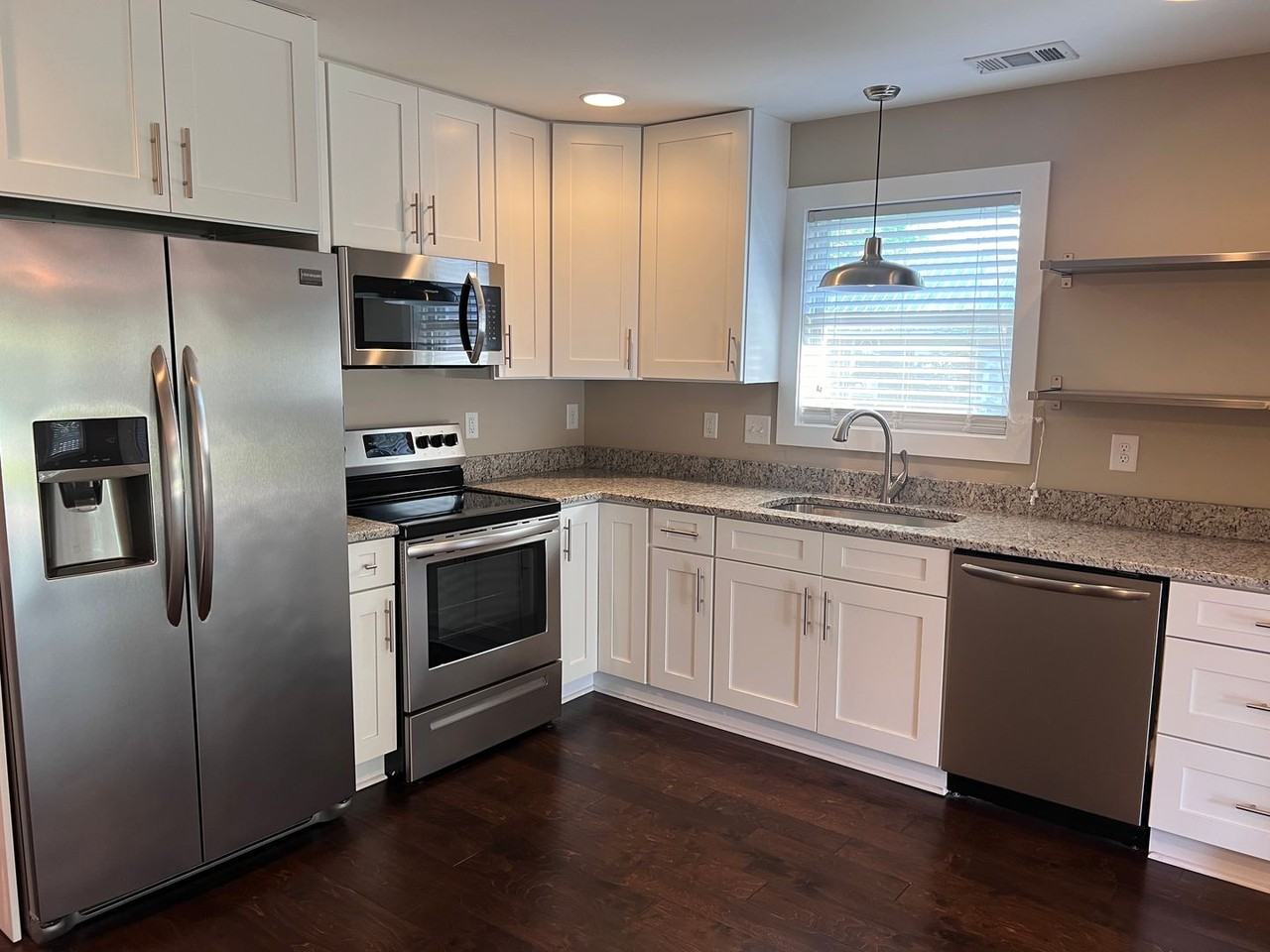 161B Park Cir - Photo 2 of 17