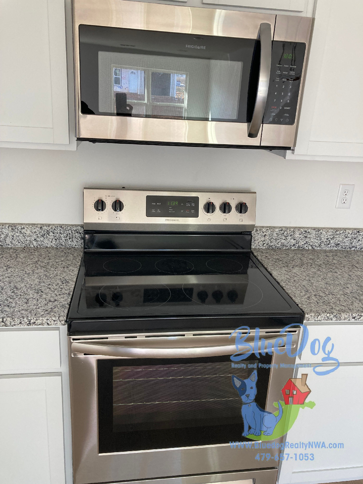 3 Bedroom, 2.5 Bath New Duplex! - Photo 3 of 20