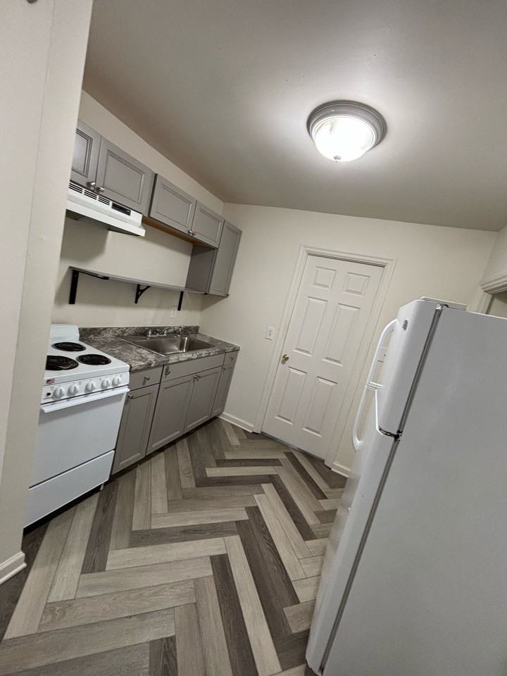 125 Pine Street - Photo 3 of 5