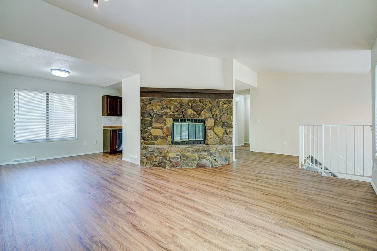 2714 Morning Glory Dr - Photo 3 of 18