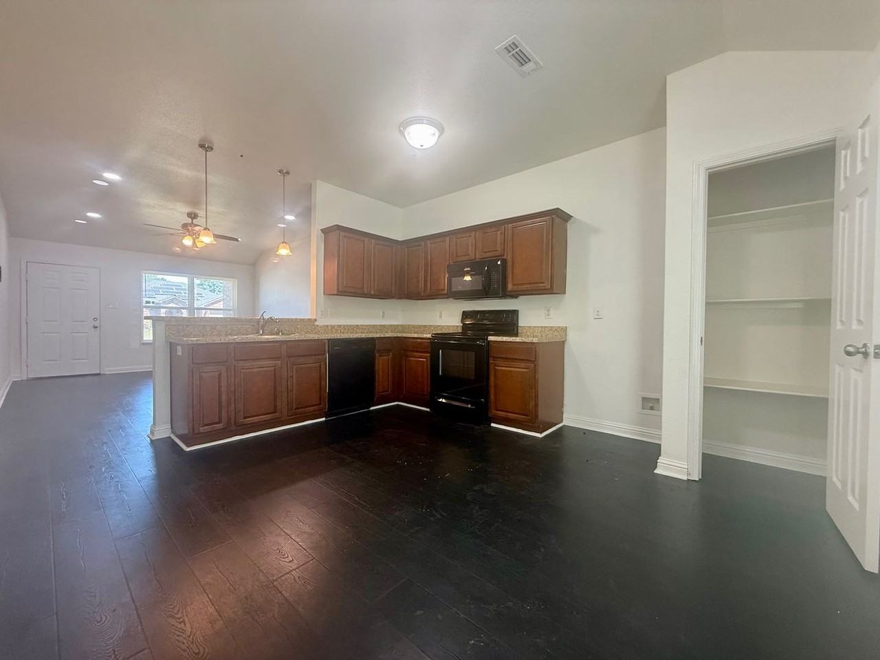 1113 Meadows Edge Dr - Photo 3 of 15