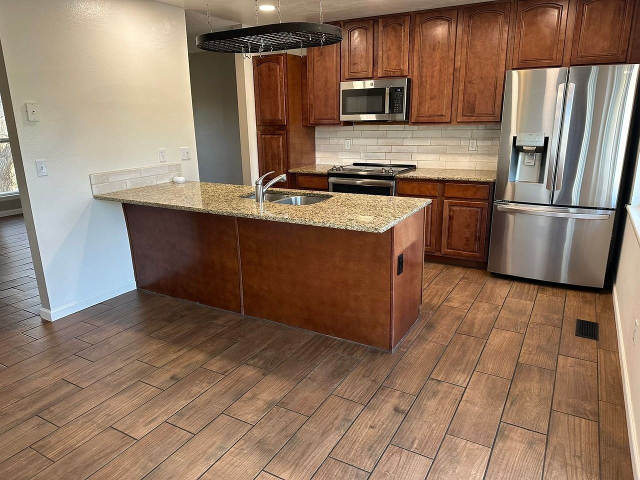 840 W Linden St - Photo 7 of 32