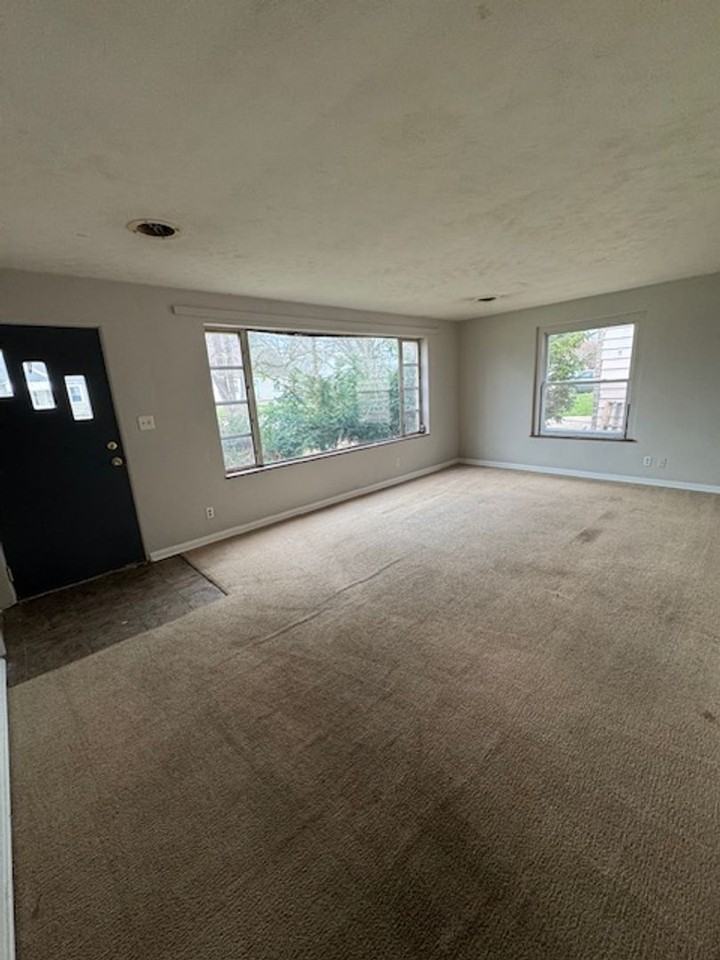 3001 Abbott St - Photo 2 of 7