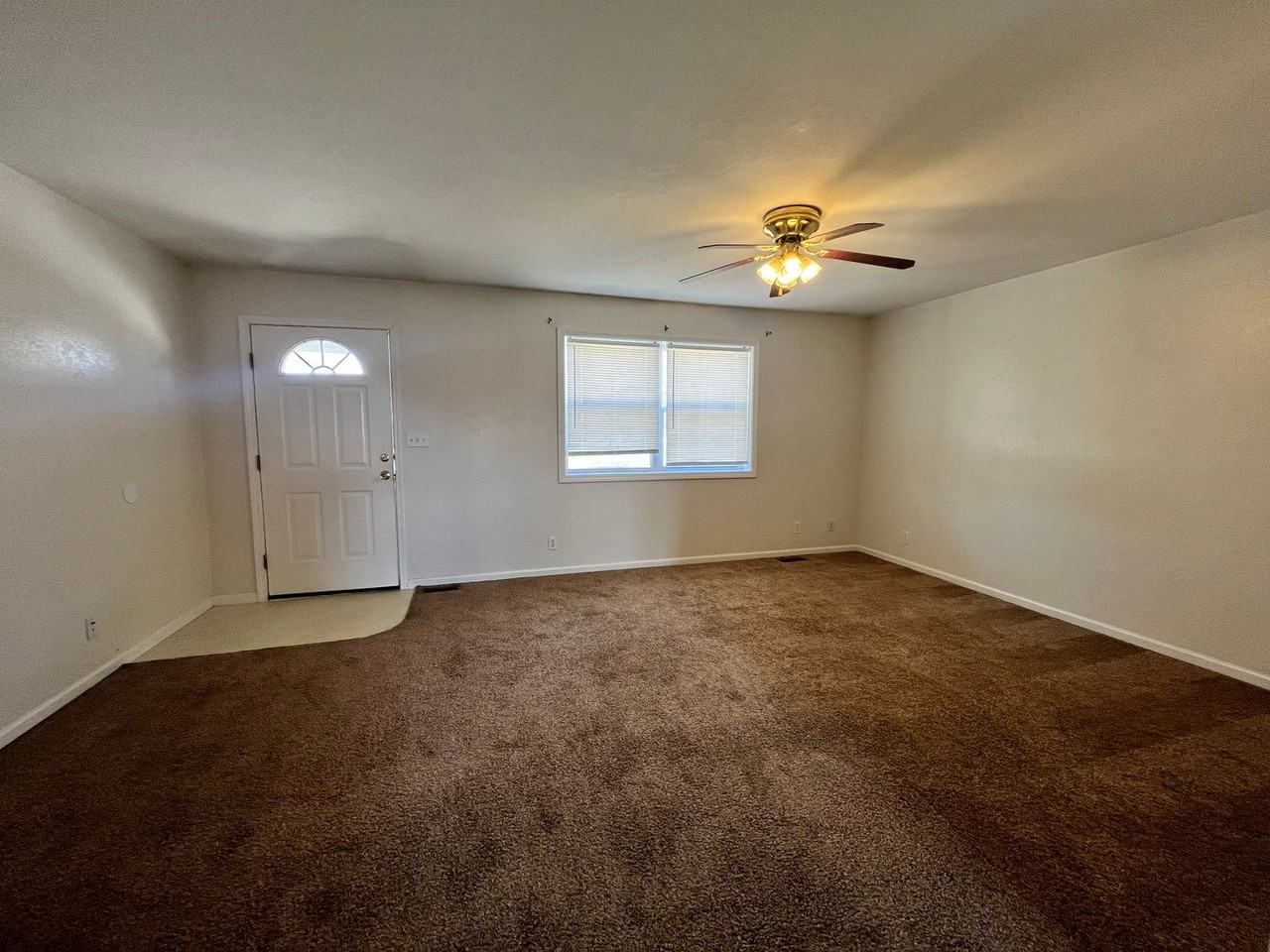 133 N Commercial St - Photo 3 of 11