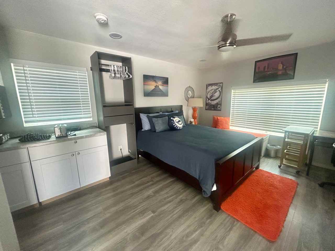 1904 W Clinton St #1 - Photo 3 of 16