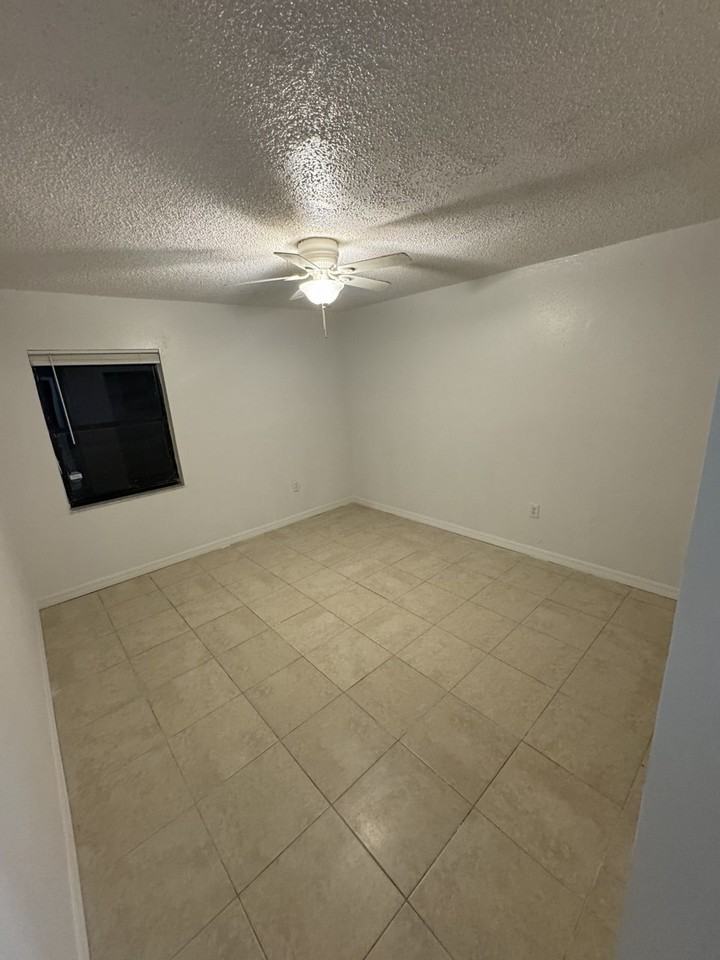 727 Pineville Ln - Photo 2 of 4