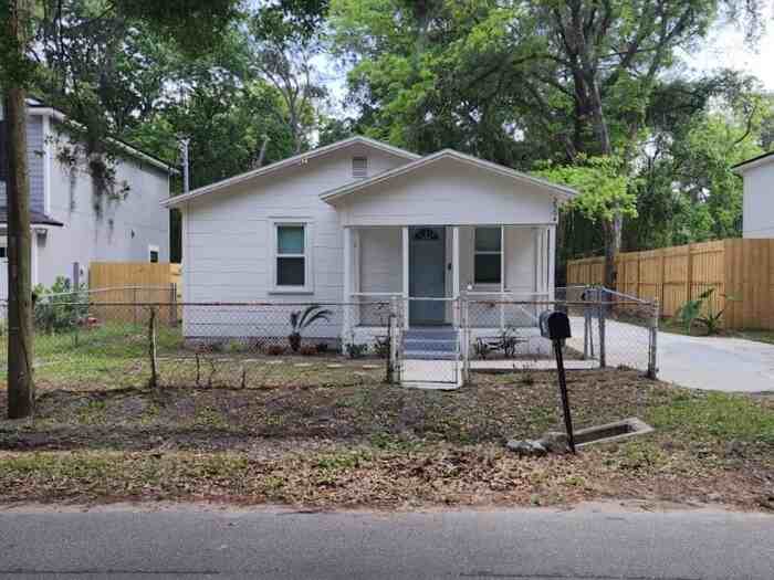 2504 Larsen Rd - Photo 2 of 8