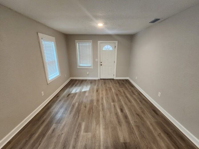 2504 Larsen Rd - Photo 3 of 8