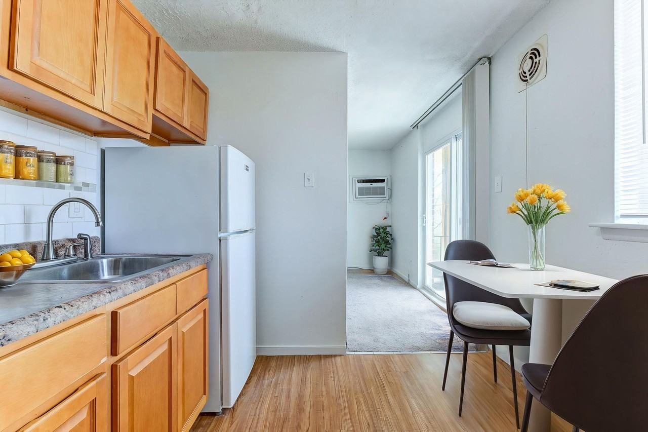 Ivanhoe Apartments - Photo 3 of 11