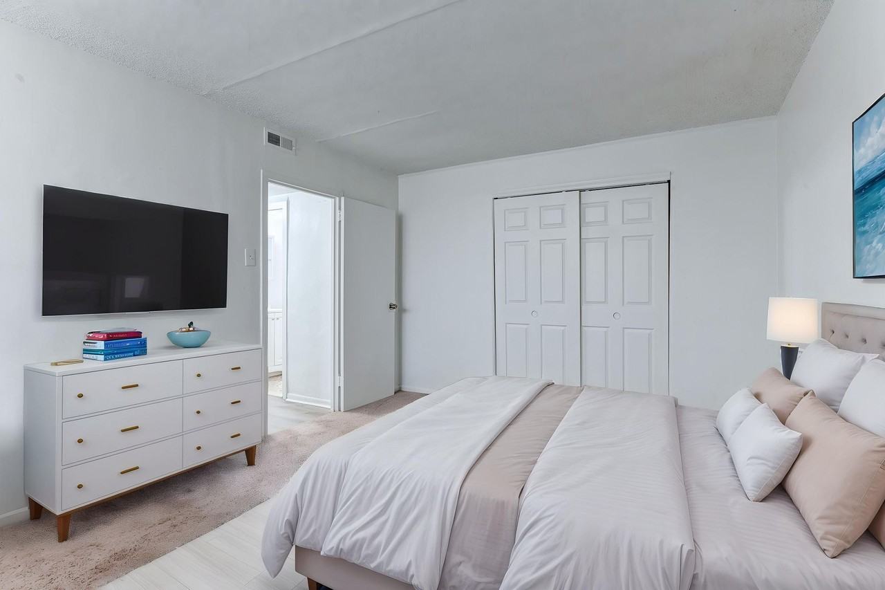 Ivanhoe Apartments - Photo 4 of 11