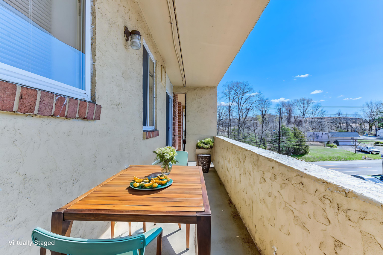 Ivanhoe Apartments - Photo 5 of 11