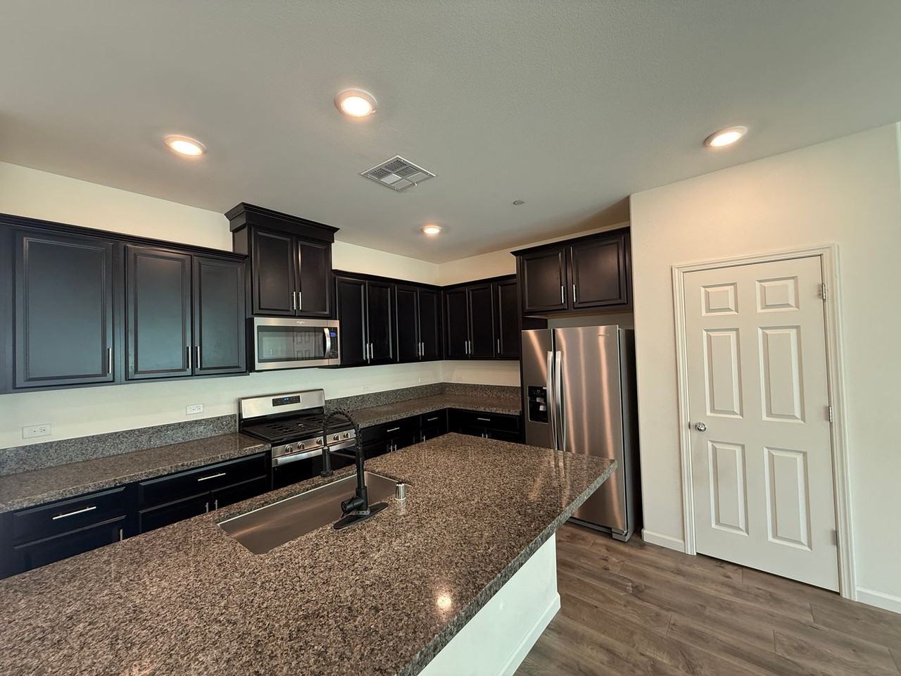 2038 S Palm St - Photo 6 of 29
