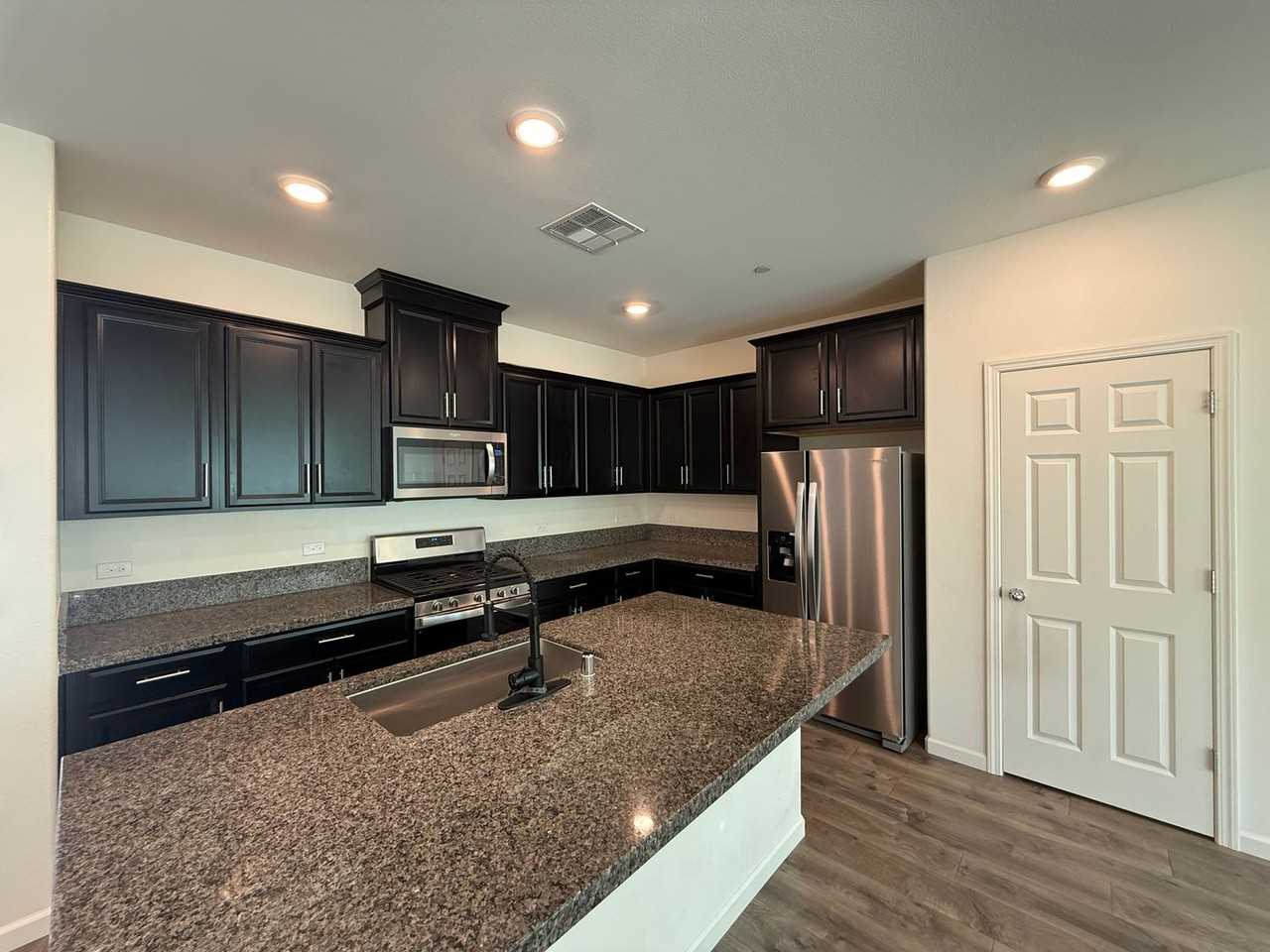 2038 S Palm St - Photo 7 of 29