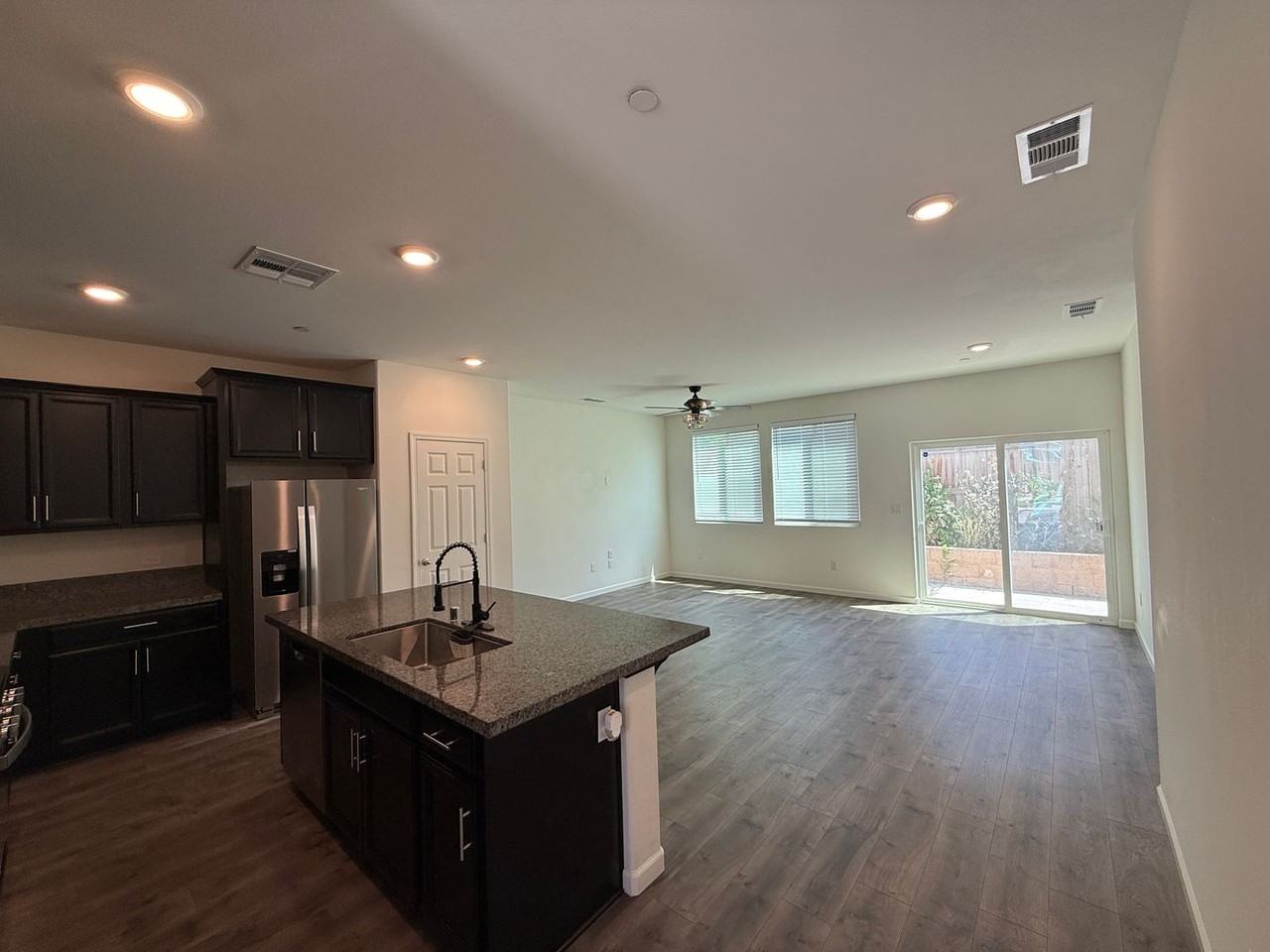 2038 S Palm St - Photo 4 of 29