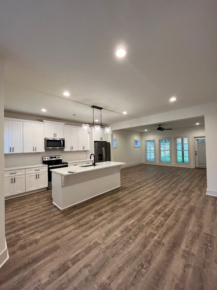 872 Village Dr - Photo 3 of 11