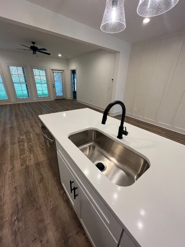 872 Village Dr - Photo 4 of 11