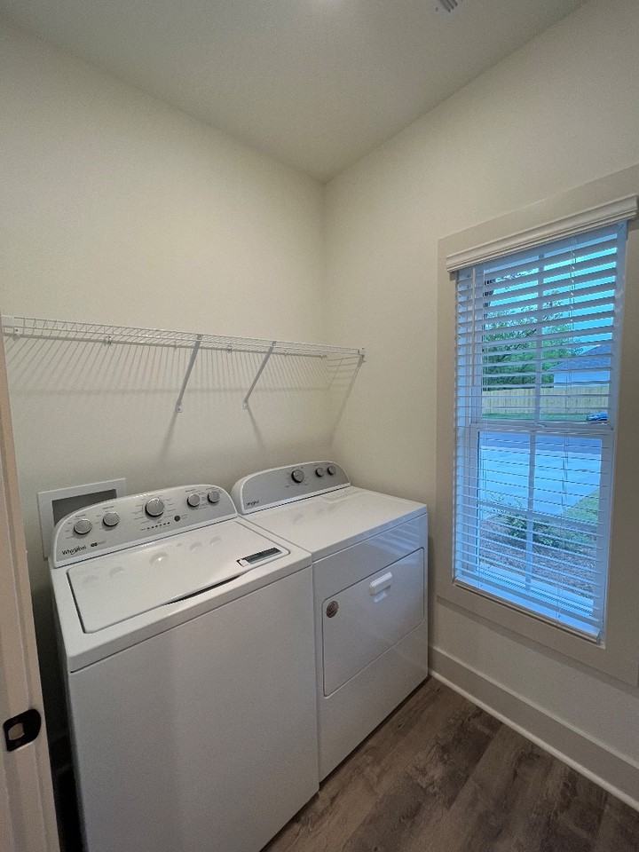 872 Village Dr - Photo 6 of 11