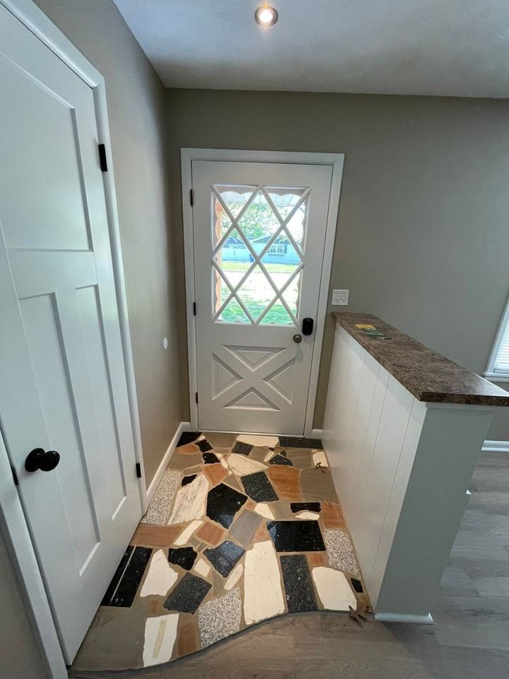 2726 S Edgewater Dr - Photo 3 of 33