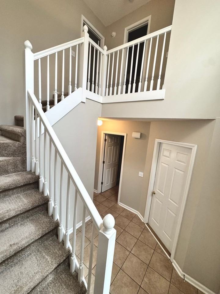 128 N Springview Dr - Photo 2 of 20