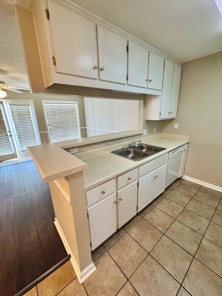 128 N Springview Dr - Photo 6 of 20