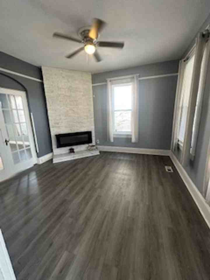 711 E 28th St - Photo 3 of 17