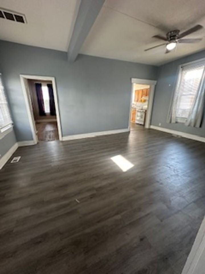 711 E 28th St - Photo 4 of 17