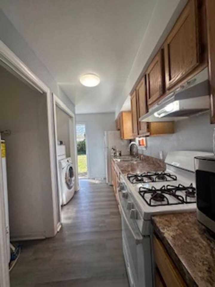 711 E 28th St - Photo 5 of 17