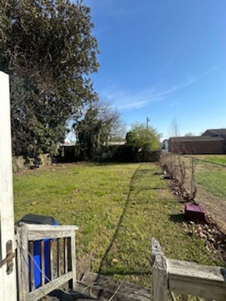 711 E 28th St - Photo 6 of 17